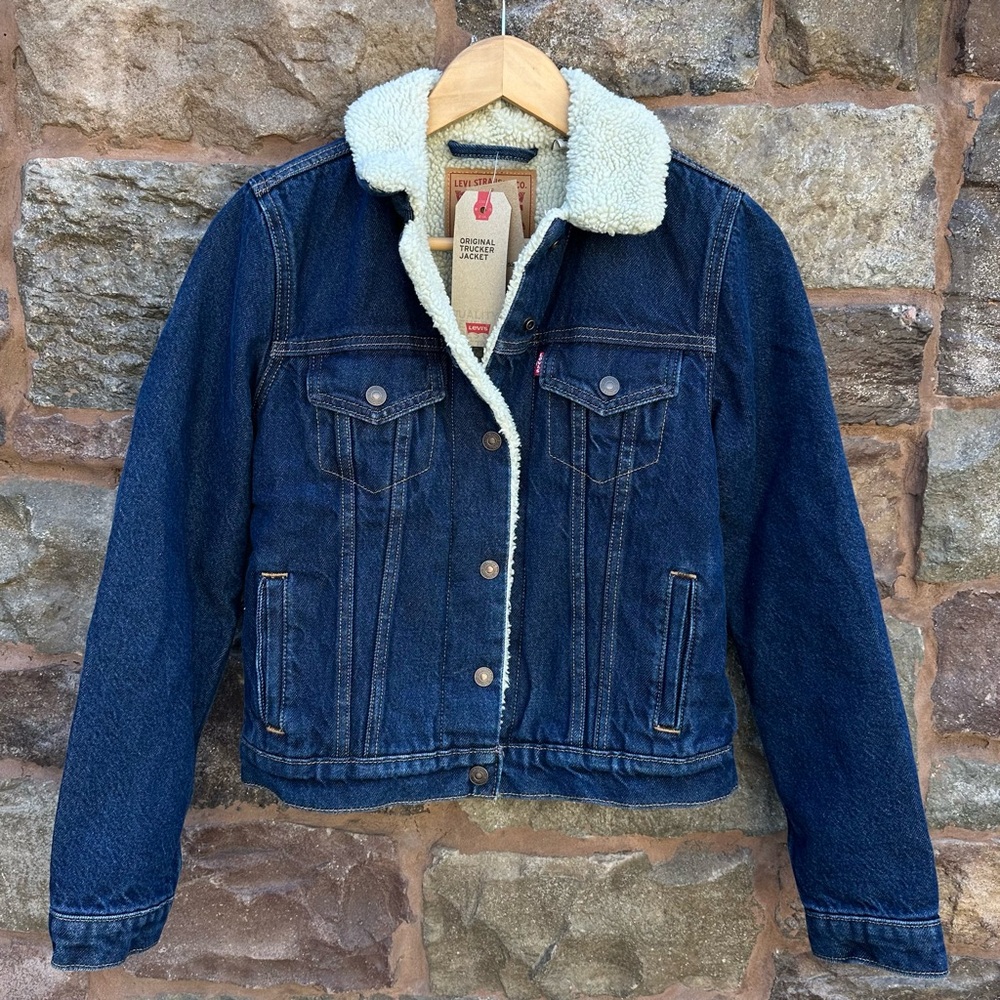 LEVI’S NWT WOMEN’S ORIGINAL DARK WASH DENIM SHERPA TRUCKER JACKET XS